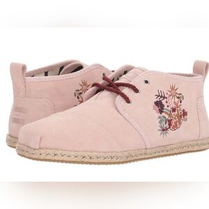 NWOT-Toms Bots Floral Embroidery  Suede Blush Colored Boots Size 7(US)
